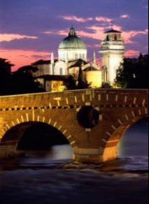 Verona: il Duomo visto dall'Adige